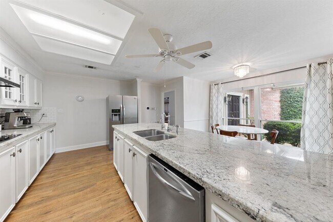 Building Photo - 12210 Ravenmoor Dr