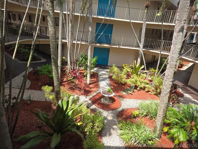 Building Photo - 5190 Las Verdes Cir