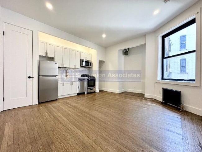 Building Photo - 45 Tiemann Pl