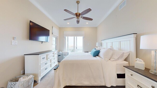 Building Photo - 404 21st St S