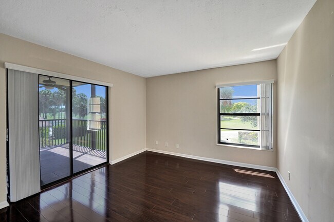 Building Photo - 200 Jacaranda Country Club Dr