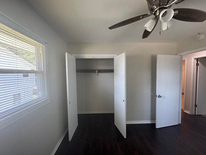 BR 1 - 7211 W Brentwood Ave