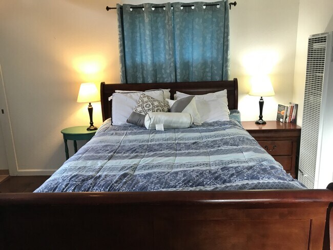 Building Photo - Awesome Furnished Cottage in Point Loma Heights