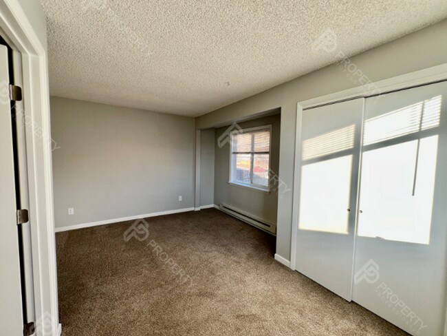 Building Photo - Em Ave Duplex