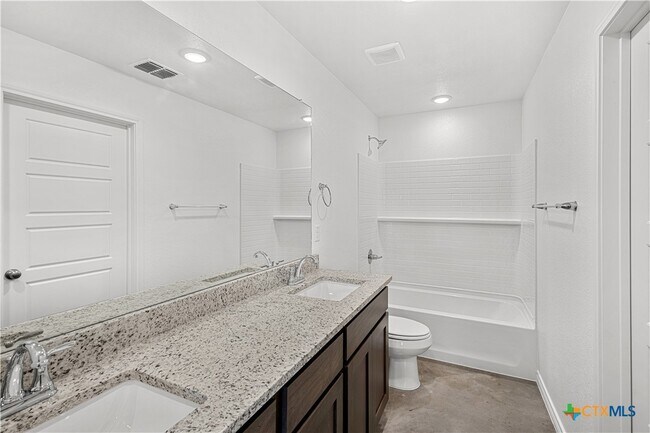 Building Photo - 1214 Concord Dr