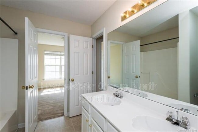 Building Photo - 9706 Ashburton Dr