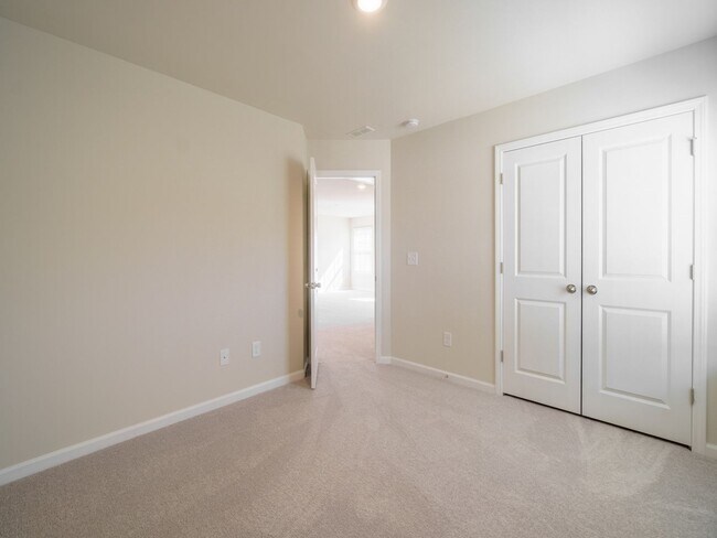 Building Photo - 1 Year Old New Home With 3 Bedroom 2.5 bat...