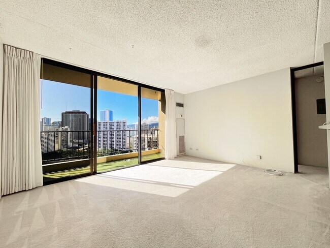 Building Photo - Downtown Waikiki 1/1 with Central A/C.  Re...