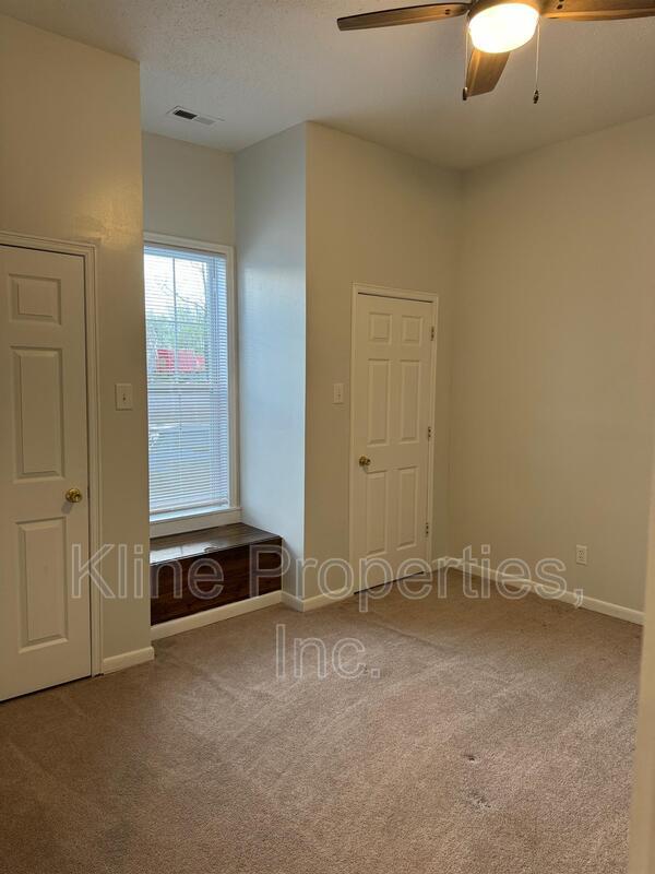 Building Photo - 518 S Warman Ave