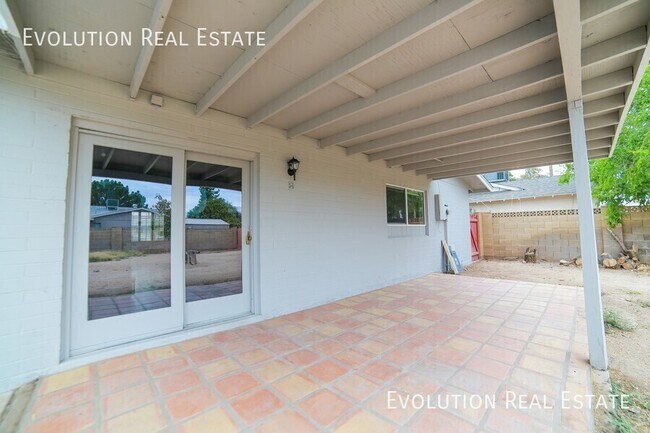 Building Photo - 2521 S Kachina Cir