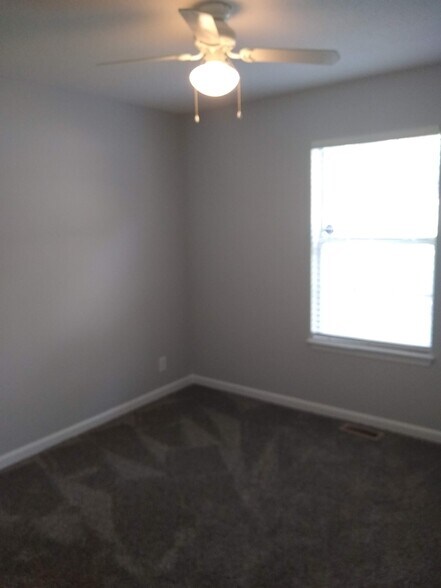Bed 2 - 967 may Apple dr