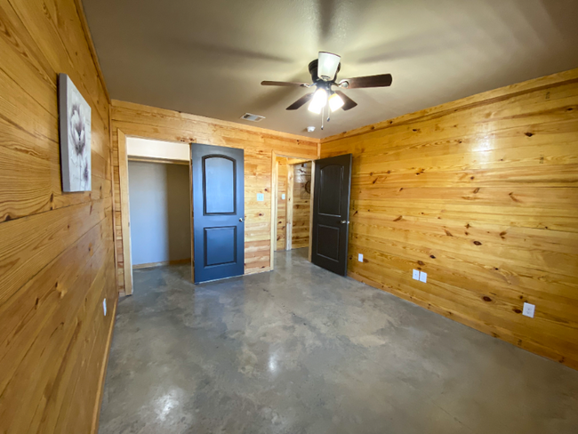 Building Photo - 1517- County Rd 706