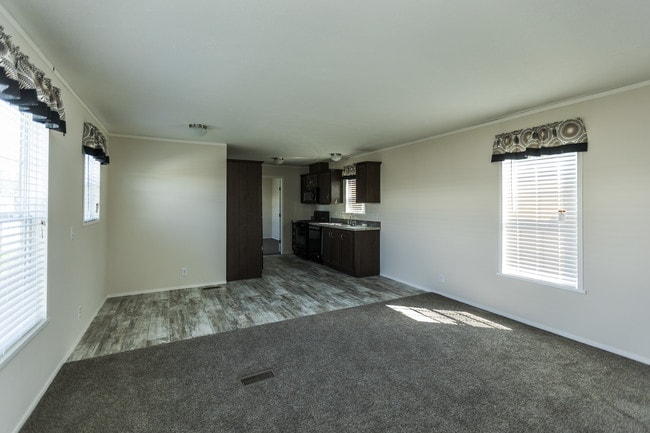 Building Photo - Reynolds Senior Village MHC