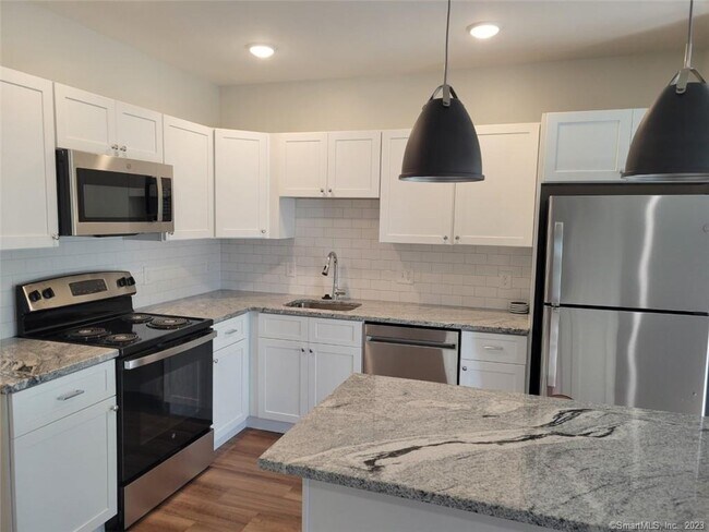 Building Photo - 10 Berkshire Rd