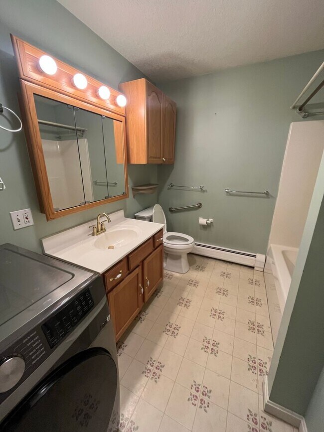 Building Photo - Beautiful 3 Bedroom House to rent @ Neck R...