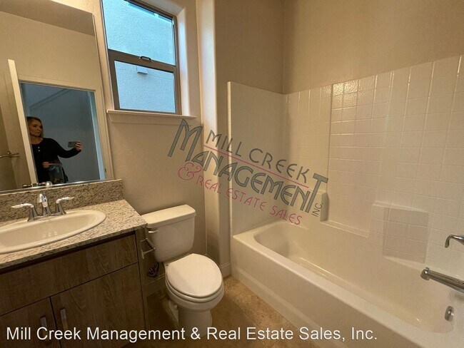 Building Photo - 3 br, 3 bath House - 4444 S. University