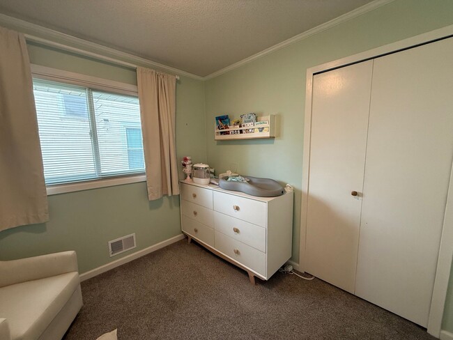 Building Photo - Beautifully Updated 4 Bed 2 Bath St.Paul S...