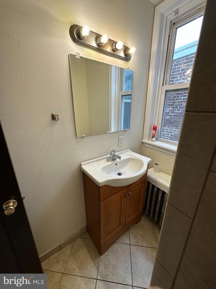Building Photo - 2525 1/2 Edgemont Street Unit