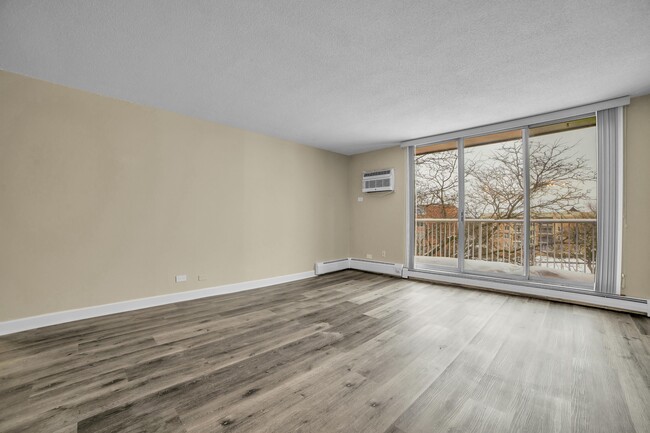 Building Photo - 2222 S Stewart Ave