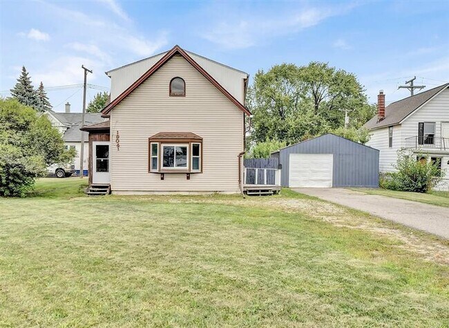 Building Photo - ELEGANT MARTIN HOME