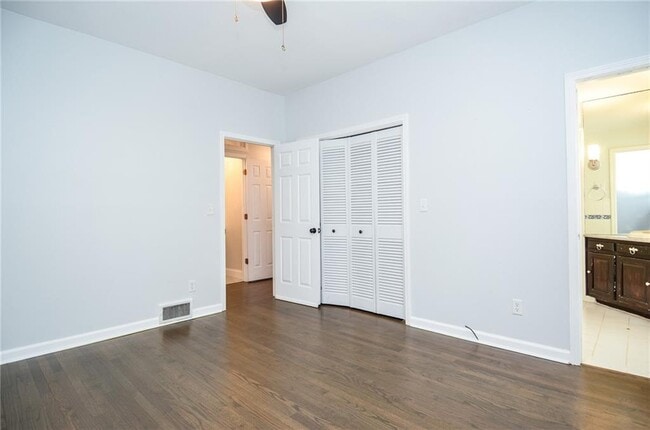 Building Photo - 2079 Street De Ville