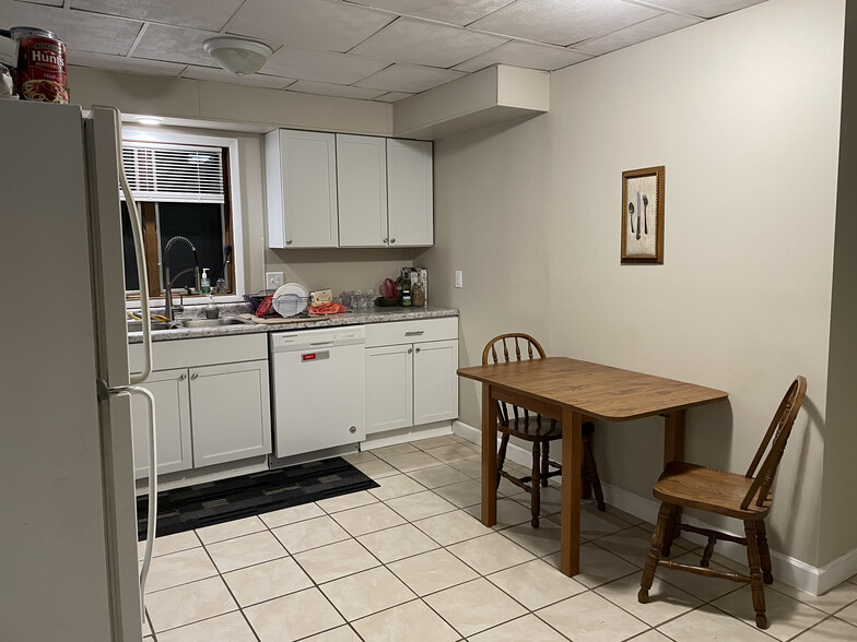 Building Photo - 523 E 5th St