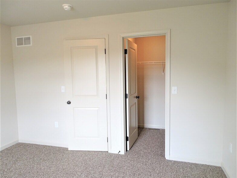 Building Photo - 12 Arrow Head Dr