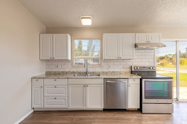 Building Photo - 608 Walker St