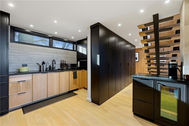 Building Photo - 1033 Reeder Cir NE