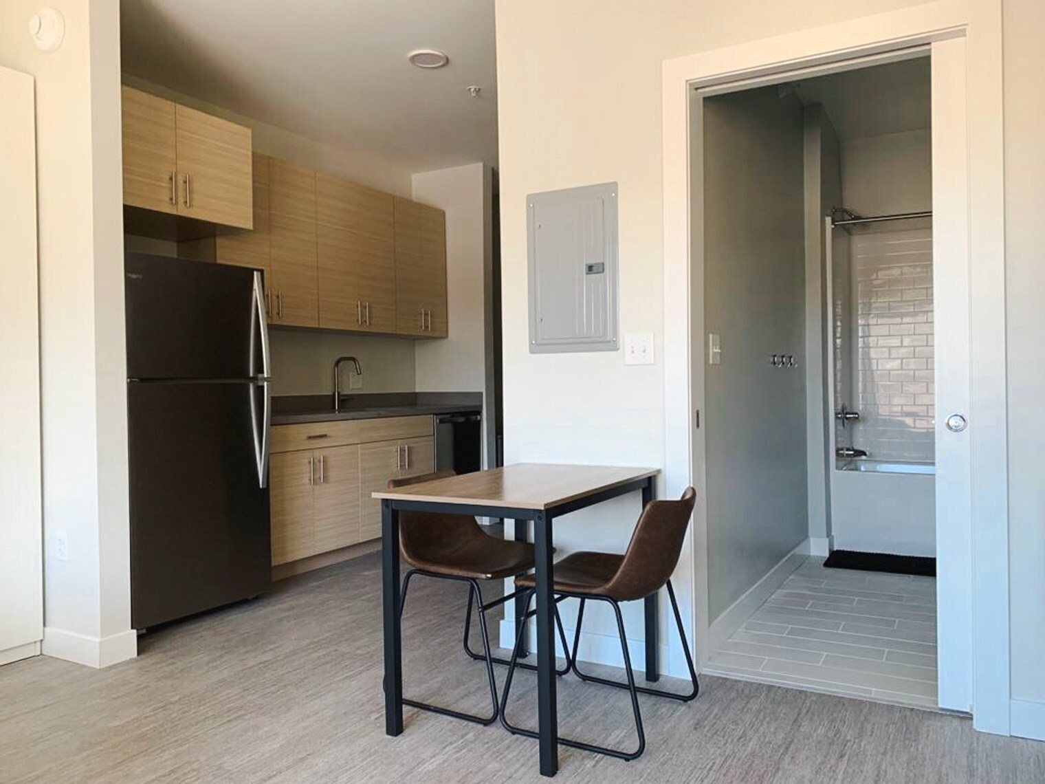 Building Photo - 2530 University Ave