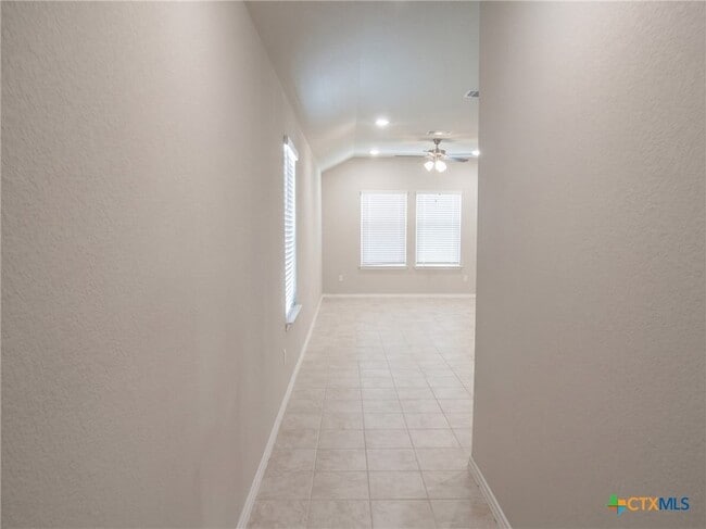 Building Photo - 1210 Lindsey Dr