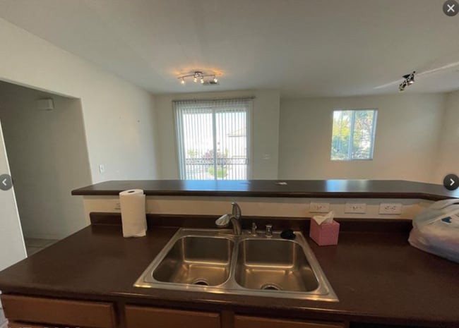 Building Photo - 2 bedroom 2 bath 1 car garage in a gated n...