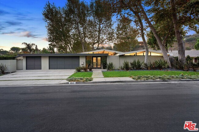 Building Photo - 6225 Frondosa Dr