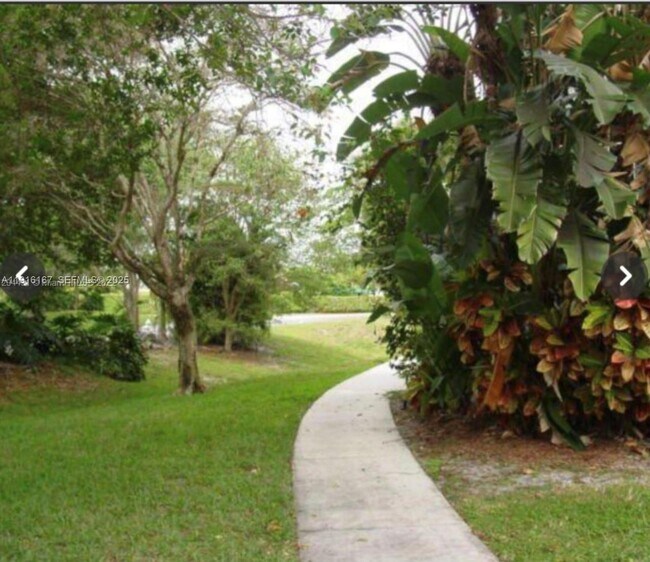 Building Photo - 5063 Heatherhill Ln