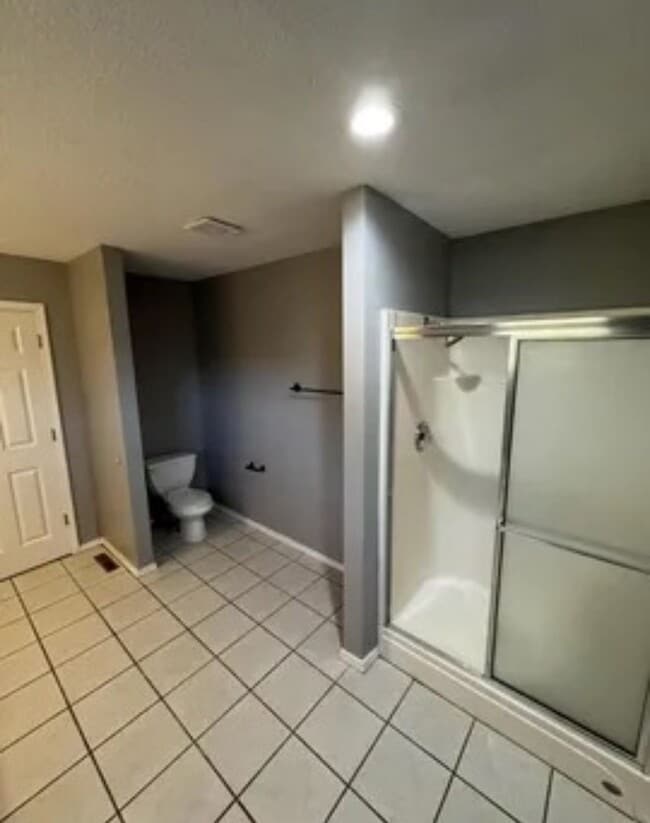 Building Photo - 5 bed/3 bath house