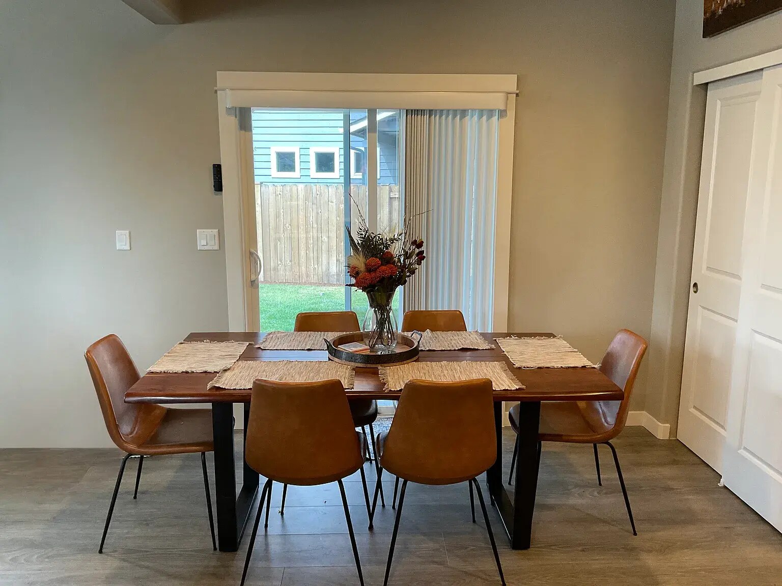 Dinning Room - 616 N Willitts St
