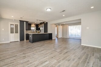 Building Photo - 9215 Sharpcrest St