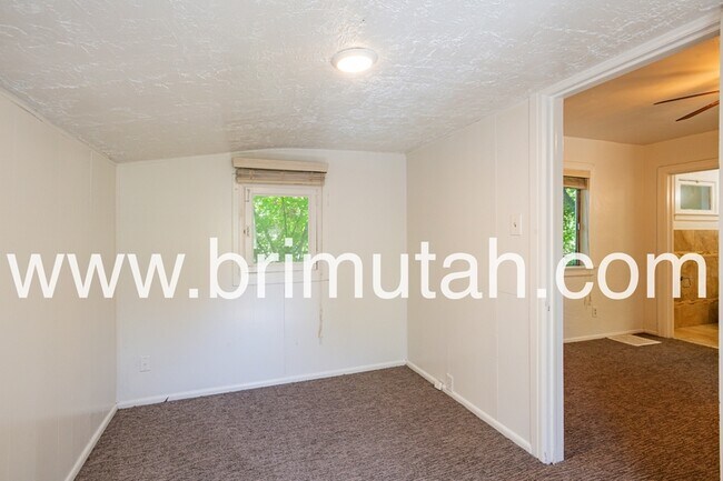 Building Photo - 1102 S 800 E