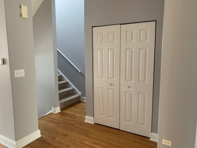 Building Photo - 3442 Ravinia Cir