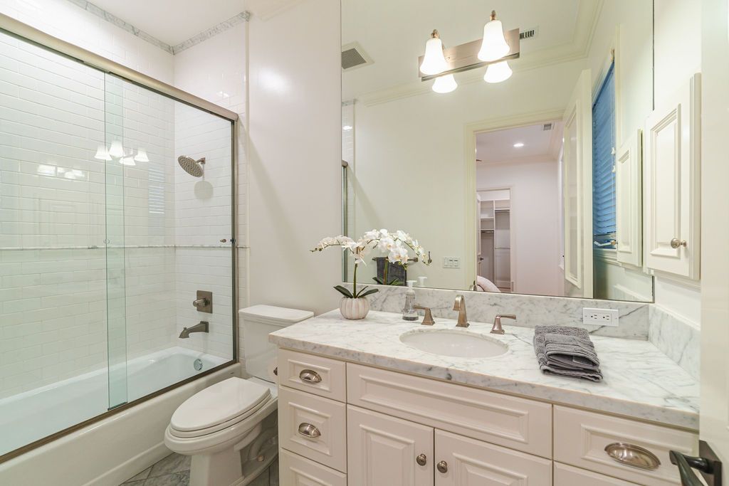 Building Photo - 700 Acacia Ave