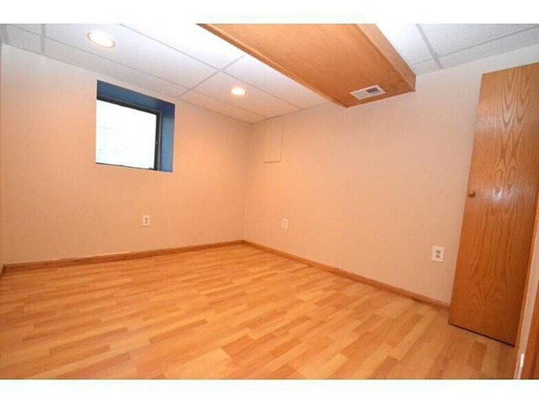 Bedroom L/Level - 1039 23rd Ave SE