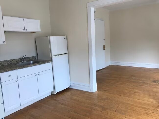 Building Photo - 1742 W Estes Ave