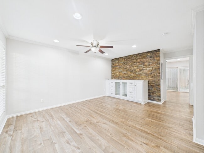 Building Photo - 5333 Richmond Ave.