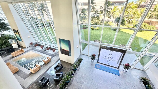 Building Photo - 2 BED/2 BATH FURNISHED UNIT AT HIGHLY DESI...