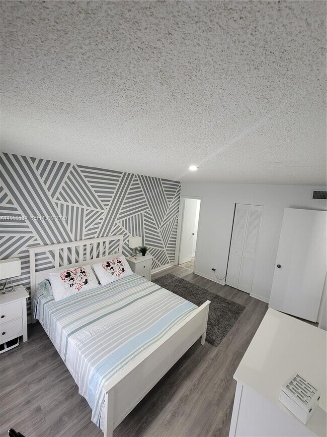 Building Photo - 1560 McKinley St