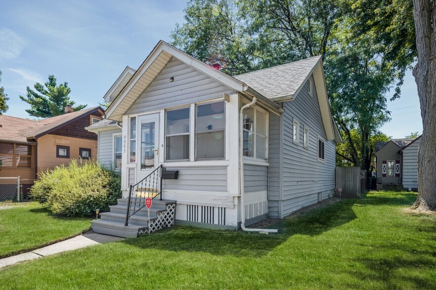 Building Photo - 4995 Anatole St