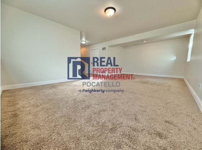 Building Photo - Beautiful 4 bed 3 bath home - 2 car garage...