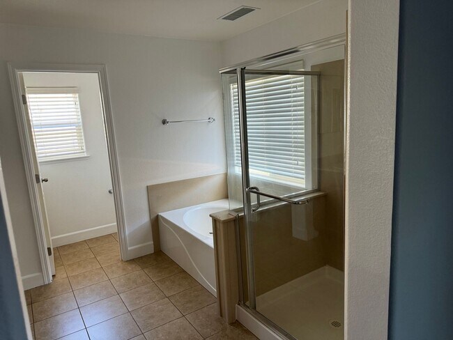 Building Photo - Beautiful South Reno Home!