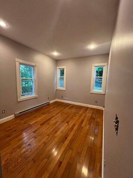 Building Photo - 156 Hill St