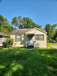 Building Photo - 566 Crane St